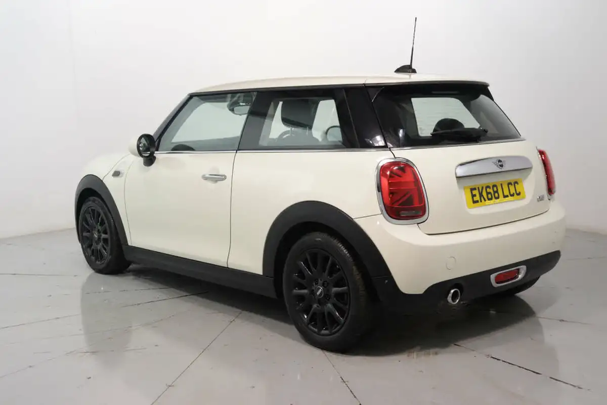 2018-mini-cooper-15-one-series-ii-ss-3d-big-4