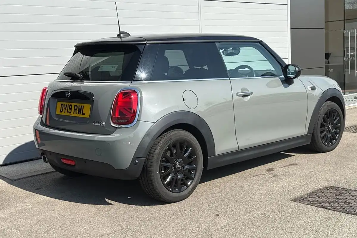 2019-mini-cooper-15-cooper-classic-hatchback-3d-big-25
