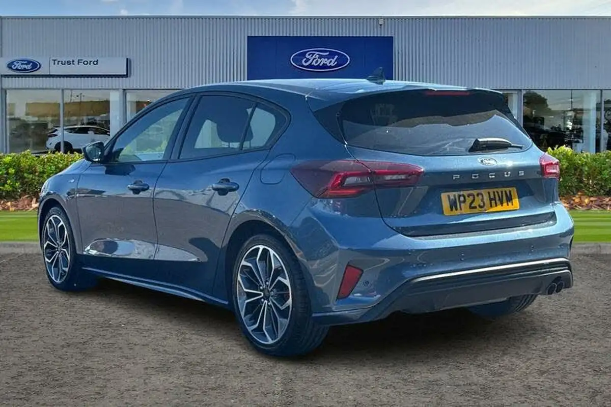 2023-ford-focus-10t-st-line-x-125ps-hatchback-big-1