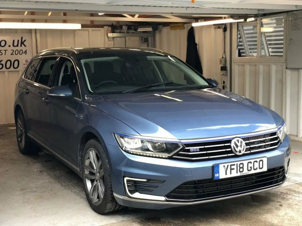 2018-volkswagen-passat-14-tsi-gte-estate-5d-big-2
