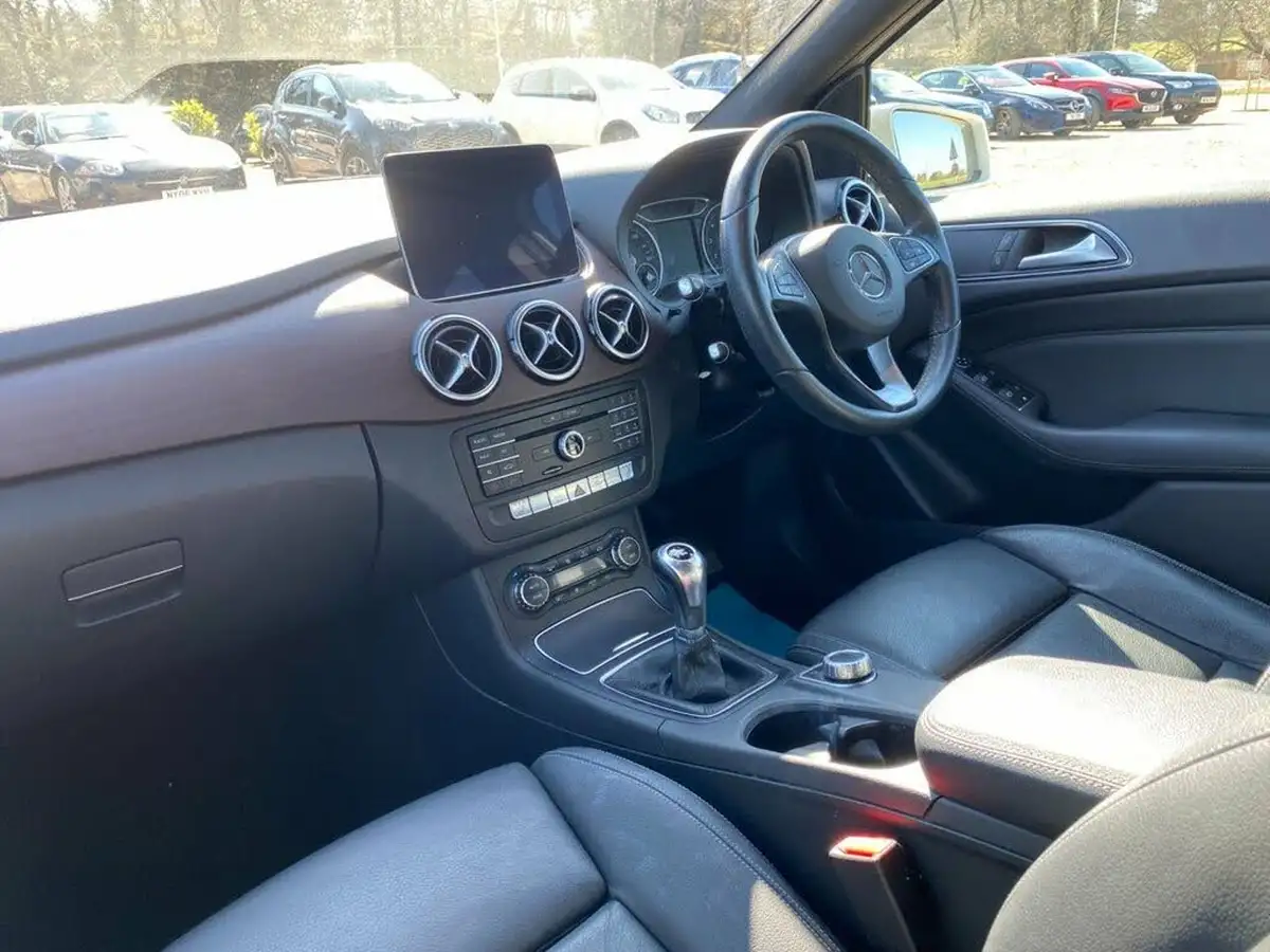 2018-mercedes-benz-b-class-16-b180-exclusive-edition-ss-big-26