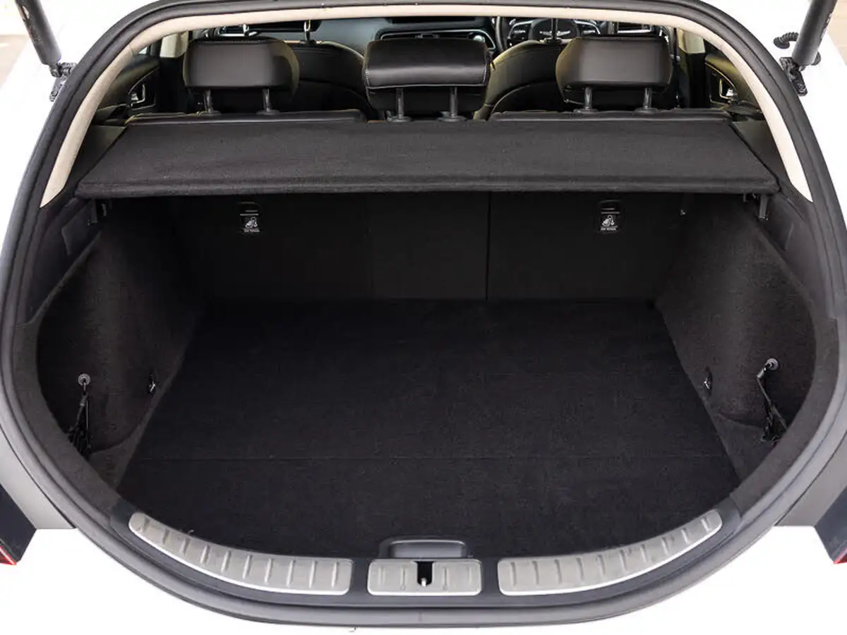 2022-genesis-g70-20-t-luxury-line-shooting-brake-5d-big-18