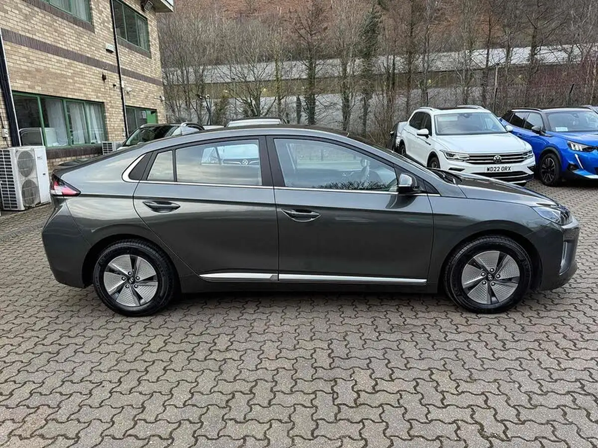 2021-hyundai-ioniq-16-gdi-premium-hybrid-big-3