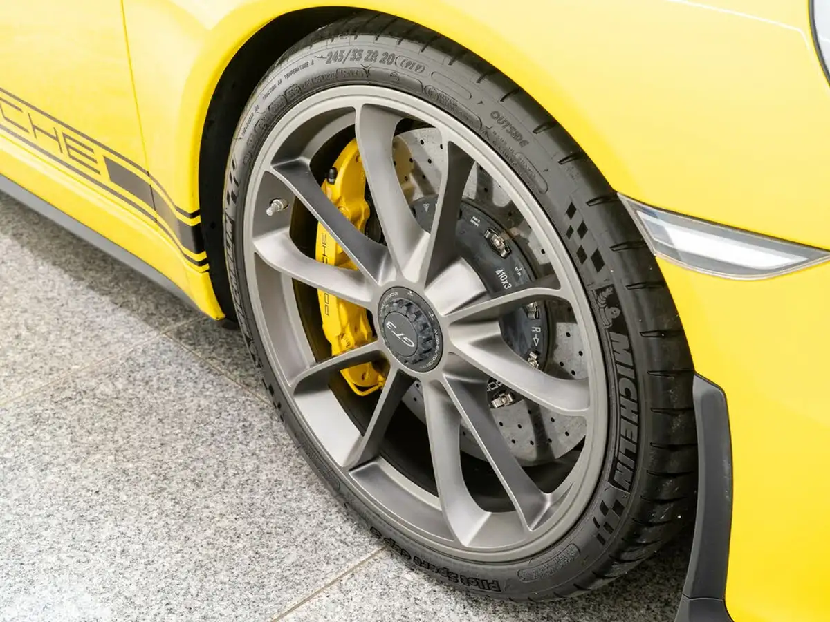 2014-porsche-911-38-gt3-big-17