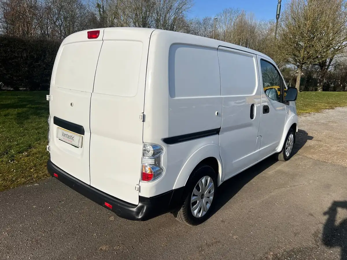 2020-nissan-env200-e-acenta-panel-van-auto-big-5