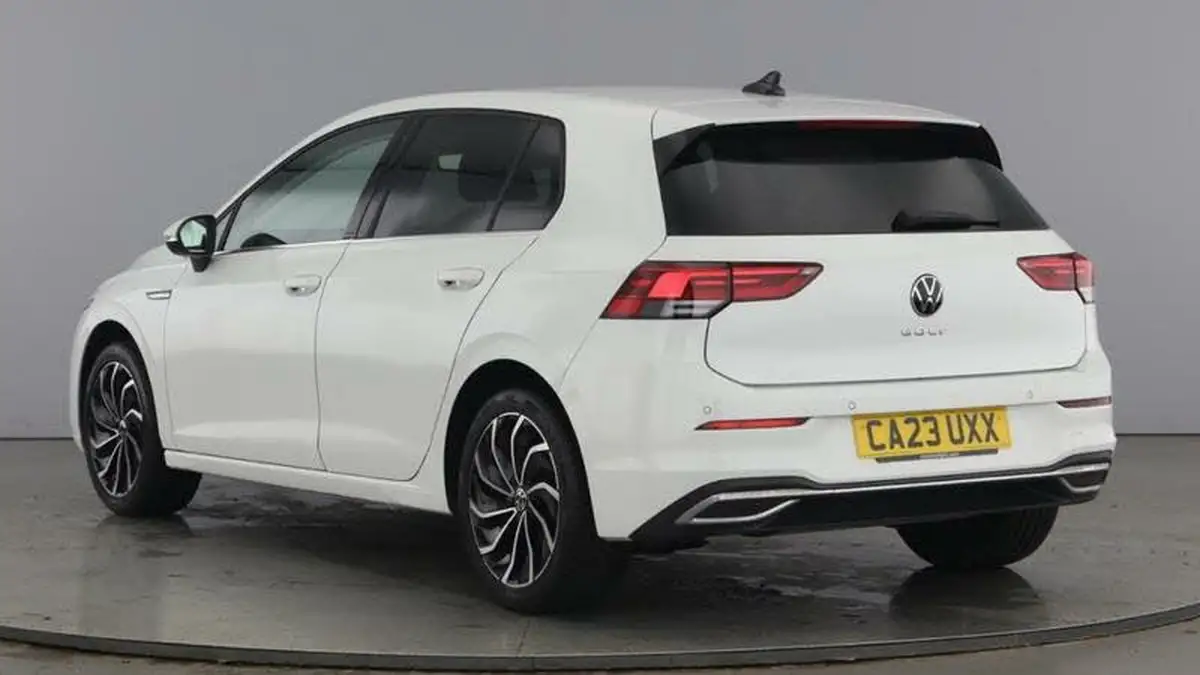 2023-volkswagen-golf-15-tsi-style-edition-150ps-big-2