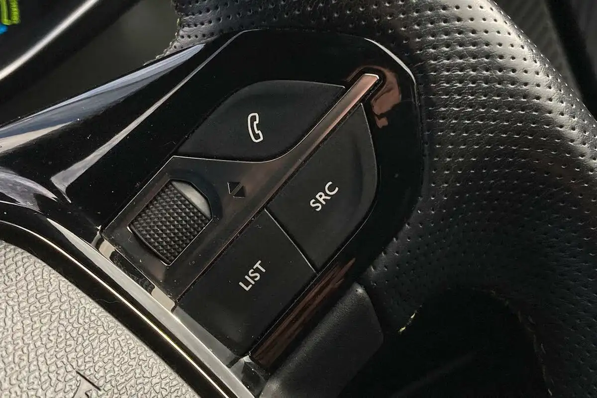 2020-peugeot-2008-suv-e-gt-big-29