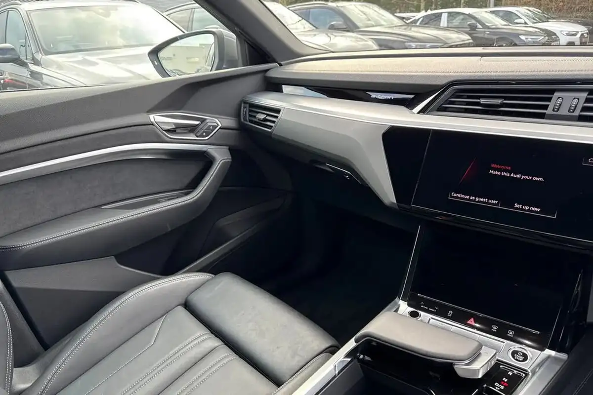 2024-audi-q8-e-tron-55e-s-line-suv-big-14