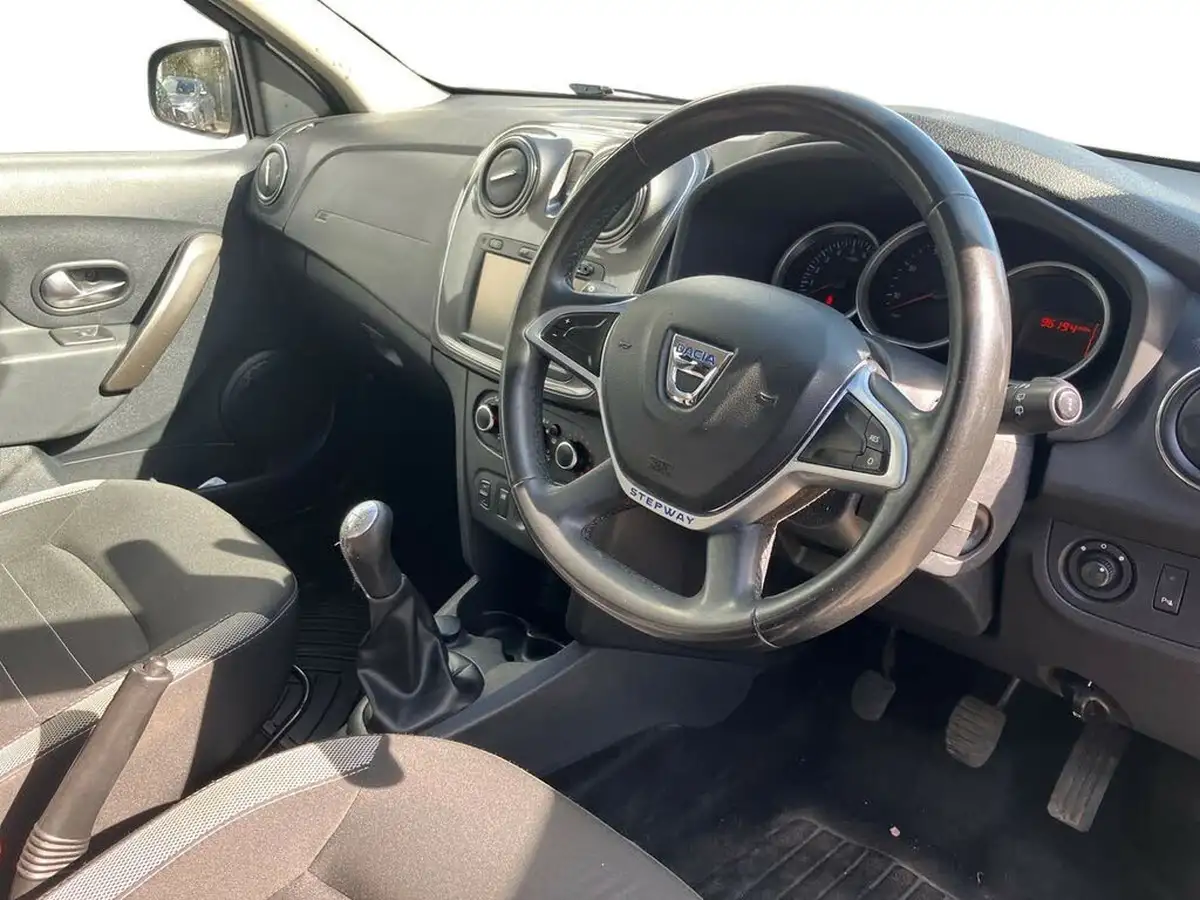 2017-dacia-sandero-stepway-09-tce-laureate-big-7