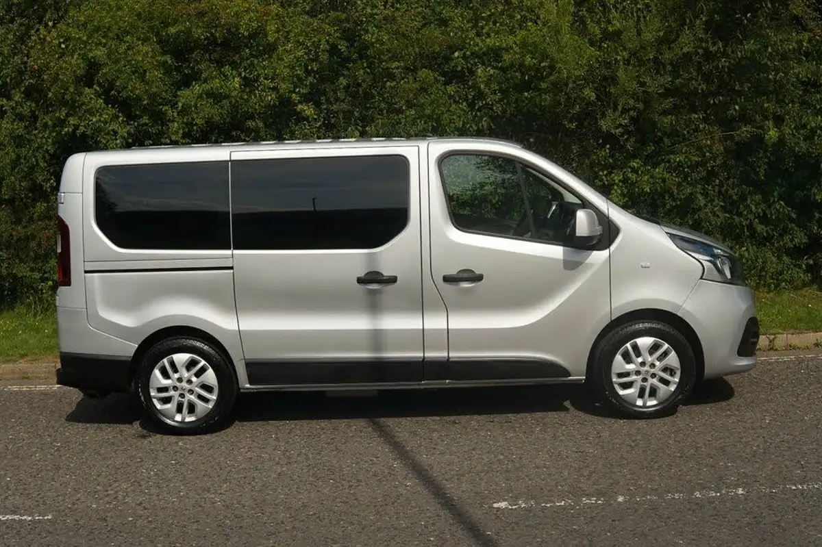 2015-renault-trafic-16dci-sl27-115-sport-low-roof-van-big-7