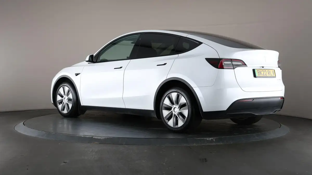 2022-tesla-model-y-e-long-range-big-66