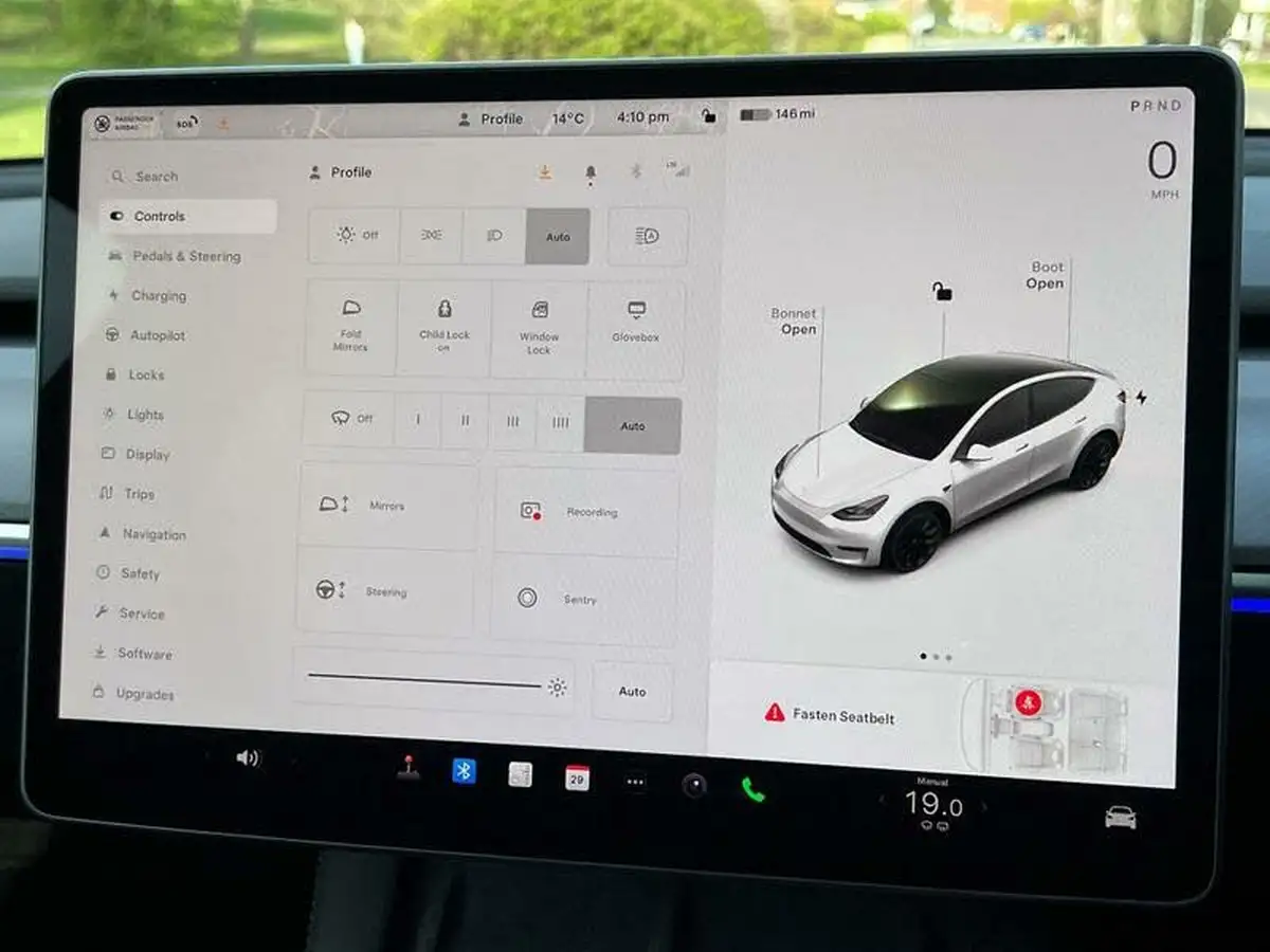 2022-tesla-model-y-e-long-range-big-22