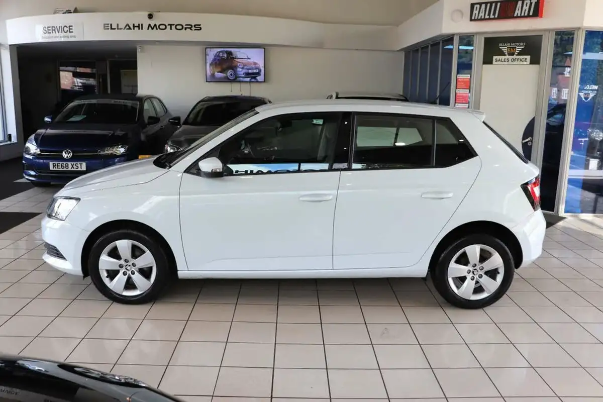 2017-skoda-fabia-10-tsi-se-109ps-hatchback-dsg-big-4