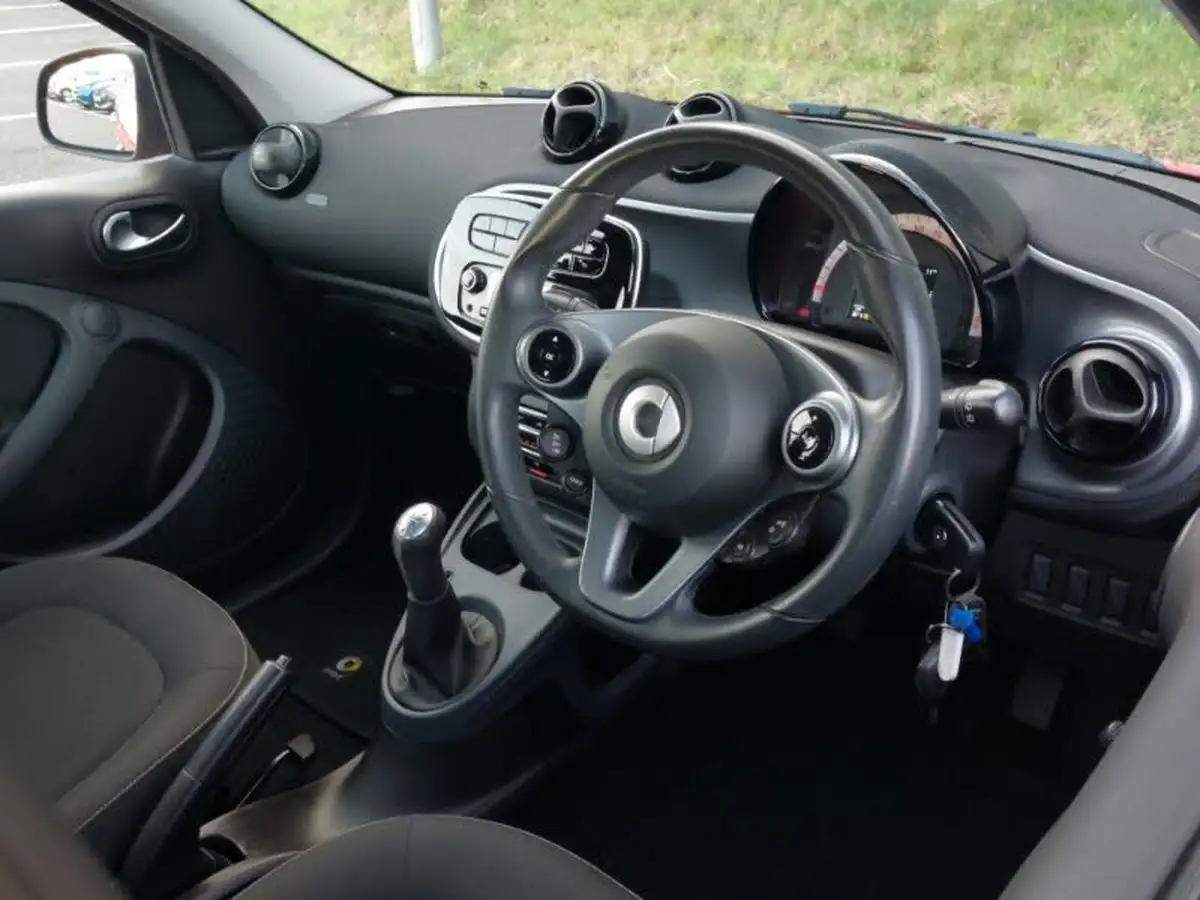 2017-smart-forfour-10-passion-71bhp-ss-big-11