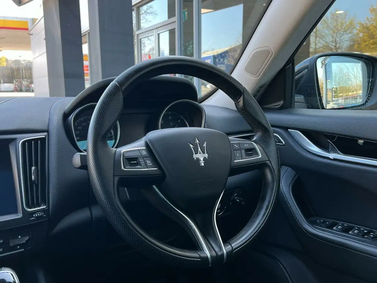2017-maserati-levante-30td-awd-big-16