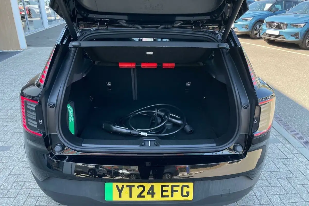 2024-volvo-ex30-e-single-motor-ultra-big-18