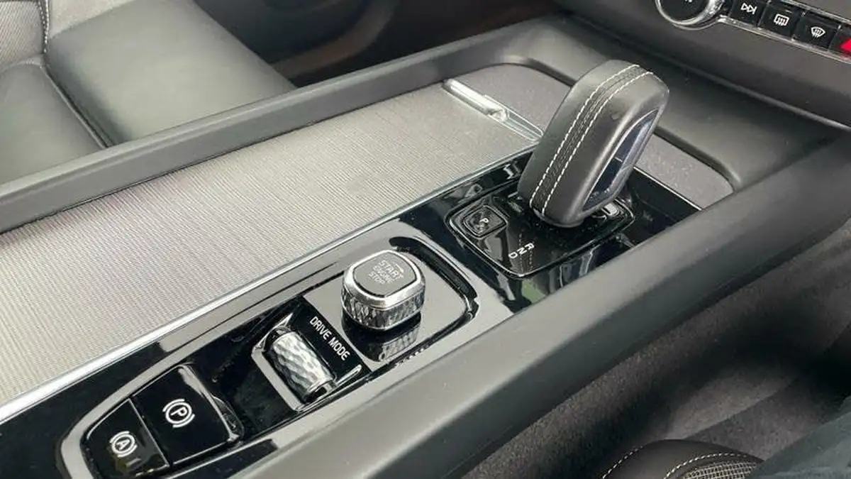 2021-volvo-xc60-20td-b4-r-design-awd-big-11