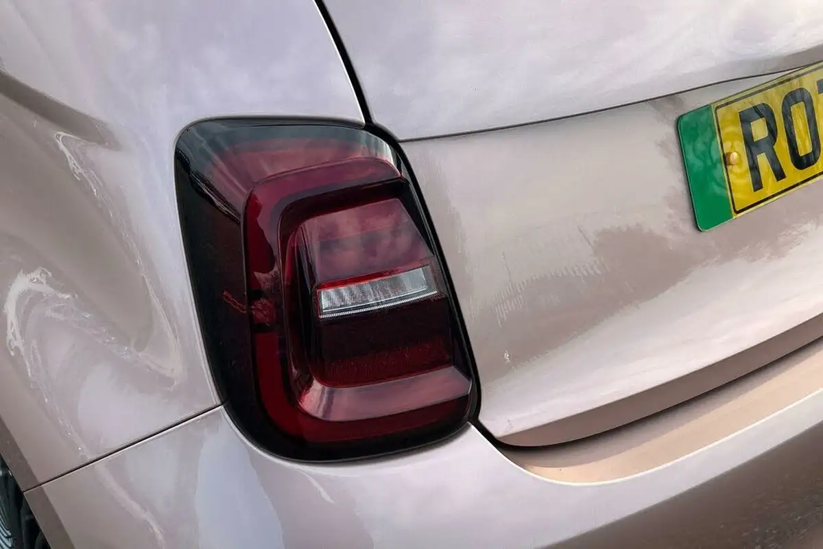 2021-fiat-500-e-icon-big-26