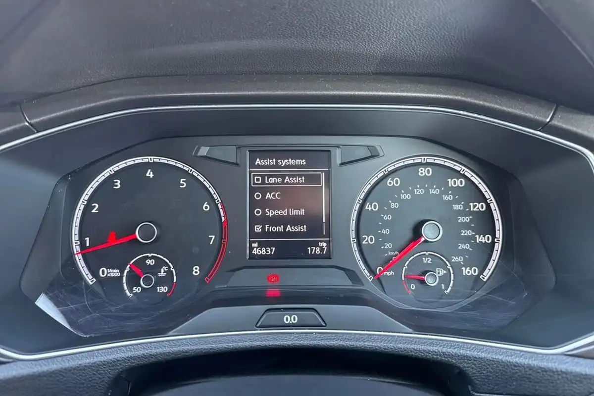 2020-volkswagen-t-roc-15-tsi-se-big-31