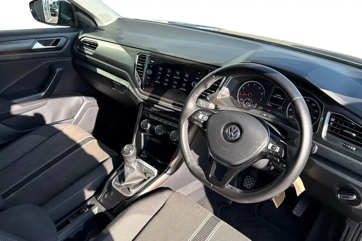2020-volkswagen-t-roc-15-tsi-se-big-7