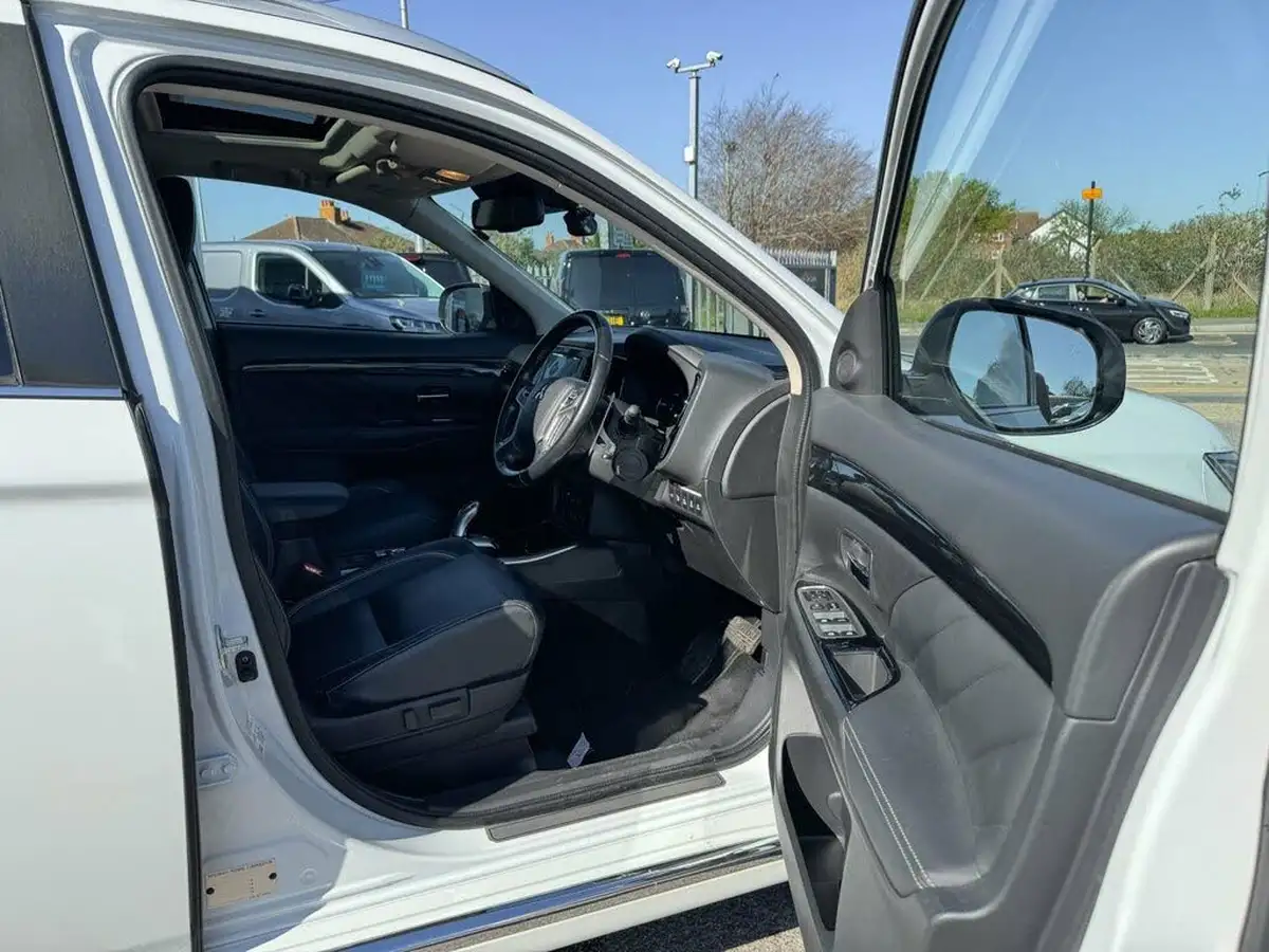 2017-mitsubishi-outlander-20-4hs-phev-5st-big-13