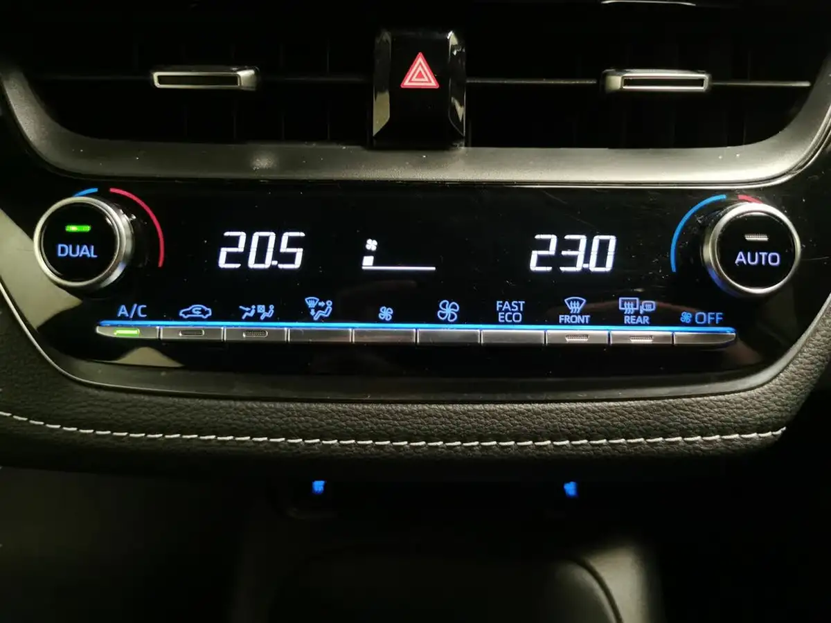 2021-toyota-corolla-18-vvt-i-icon-tech-spare-wheel-touring-sports-5d-big-16