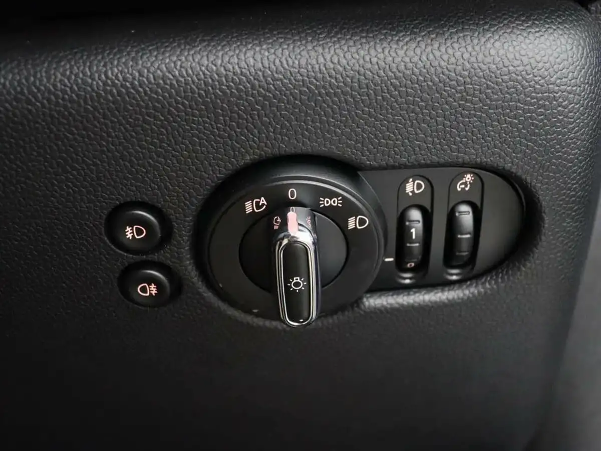 2019-mini-cooper-15-cooper-exclusive-134bhp-hatchback-3d-big-31