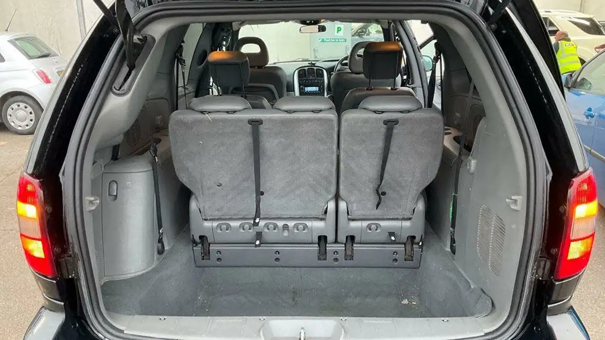 2007-chrysler-grand-voyager-28td-executive-xs-big-4