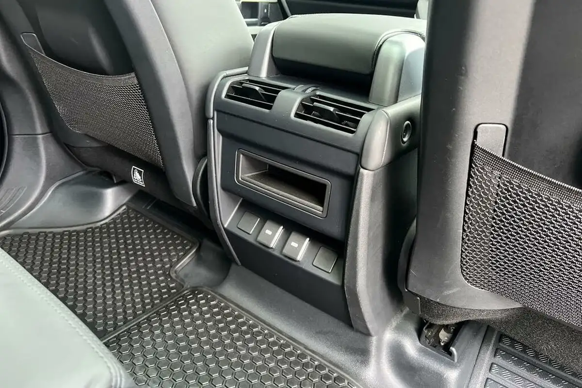 2023-land-rover-110-defender-30-d300-x-dynamic-hse-big-51