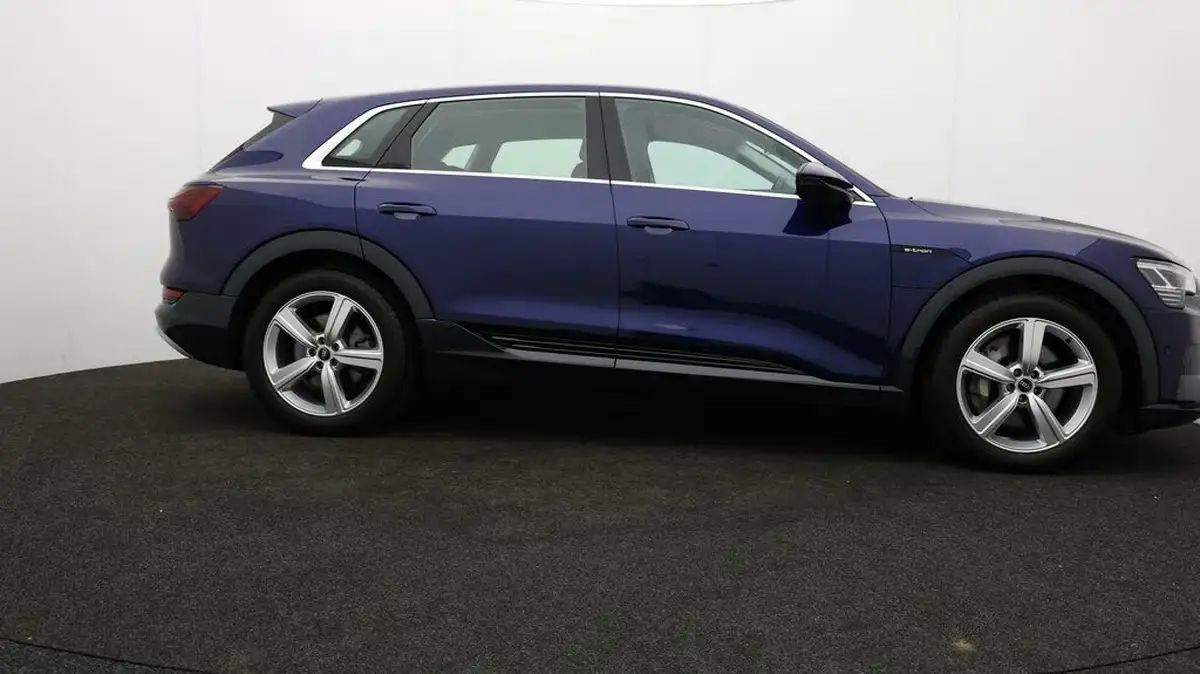 2022-audi-e-tron-50e-technik-station-wagon-big-33
