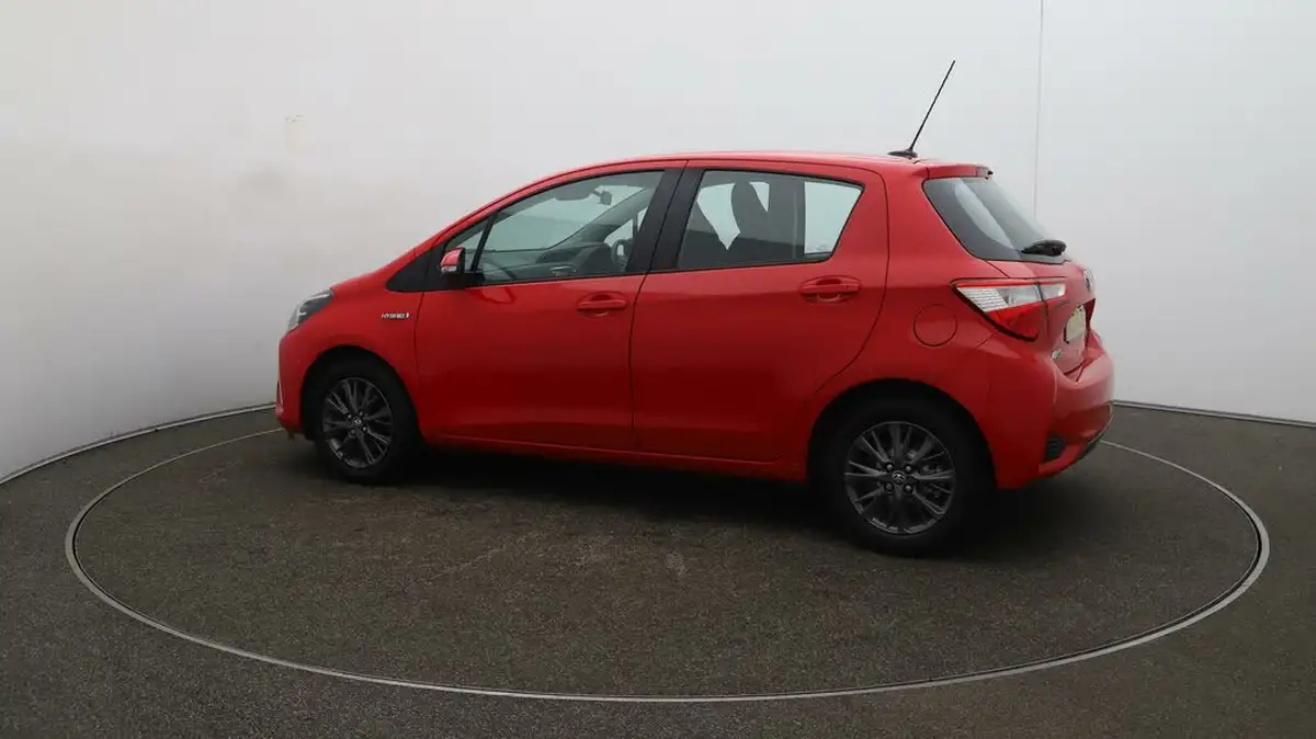 2017-toyota-yaris-15-vvt-i-icon-98bhp-hybrid-e-cvt-big-38