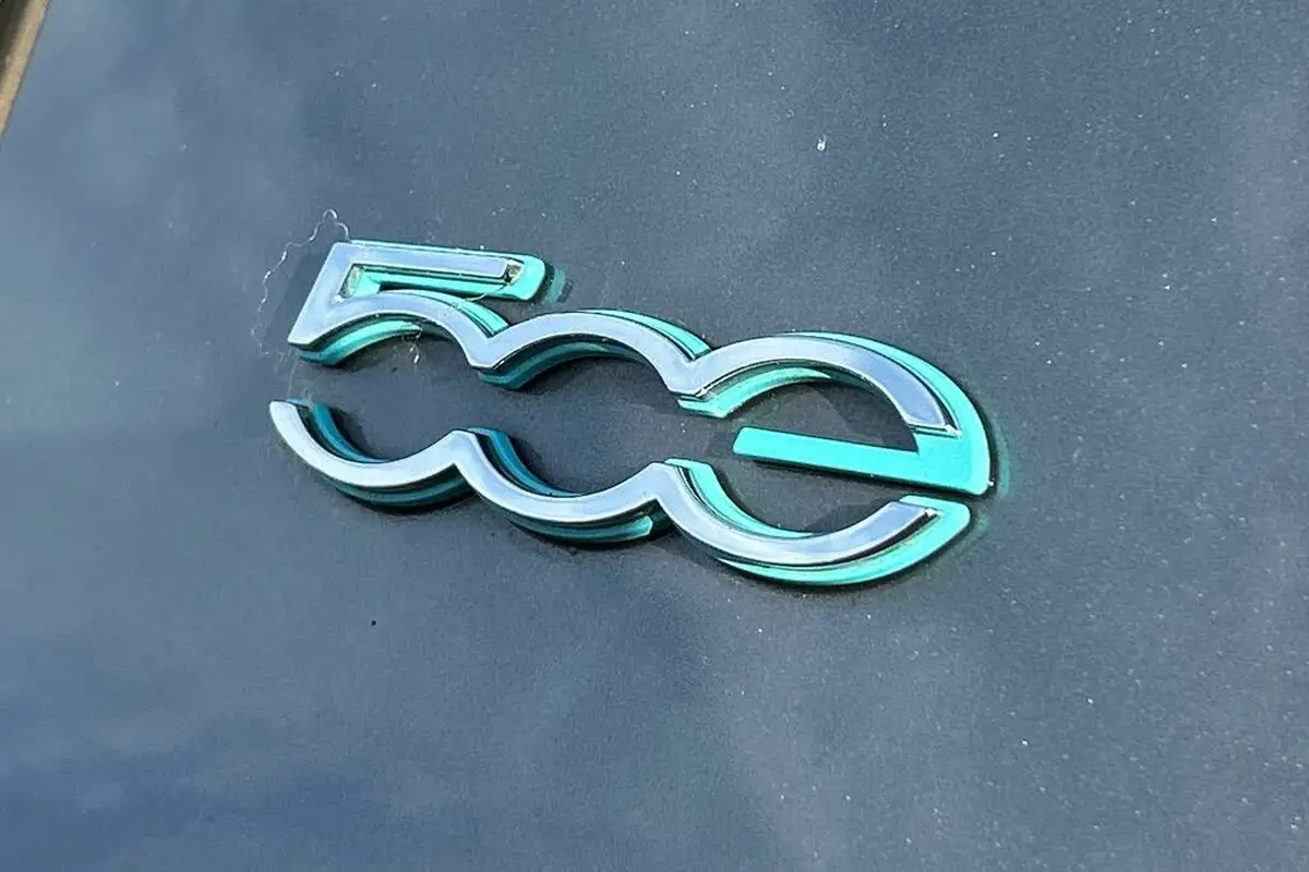 2021-fiat-500c-e-la-prima-big-25