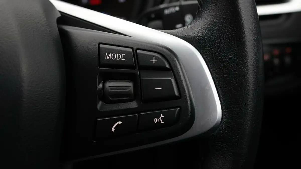 2021-bmw-x1-15-xdrive-25e-phev-sport-big-21
