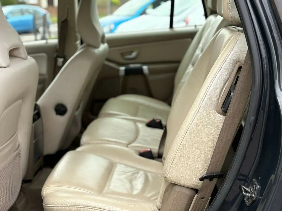 2012-volvo-xc90-24td-d5-se-200bhp-big-10