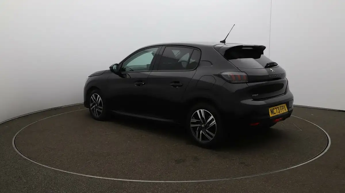 2023-peugeot-208-12-puretech-allure-premium-100ps-eat8-big-5