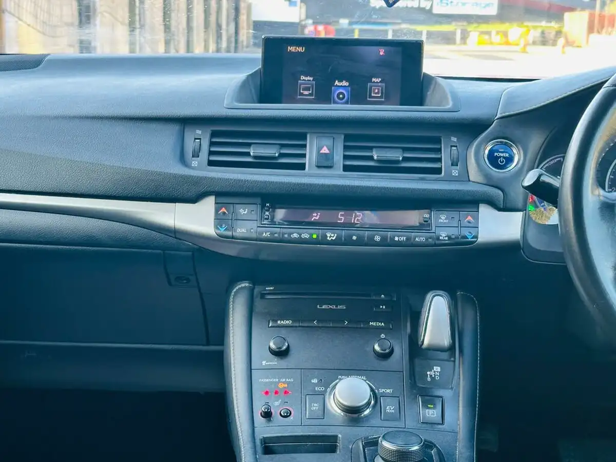 2014-lexus-ct-200h-18-advance-big-17