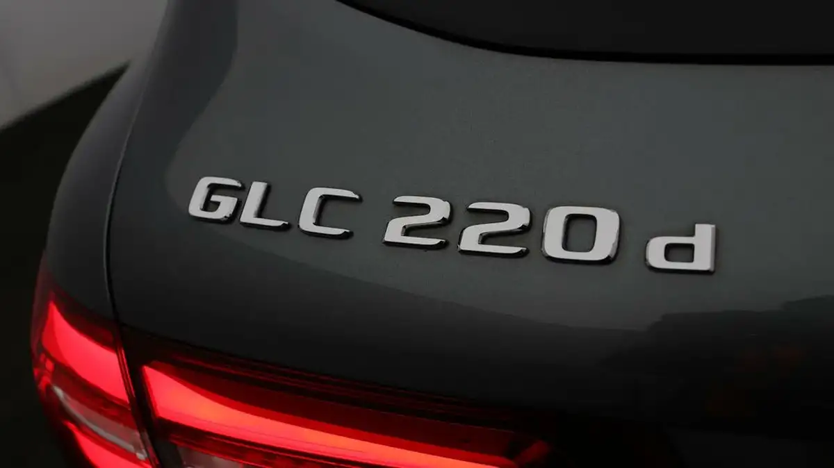 2018-mercedes-benz-glc-class-21d-glc220d-amg-line-premium-plusss-station-wagon-5d-big-20