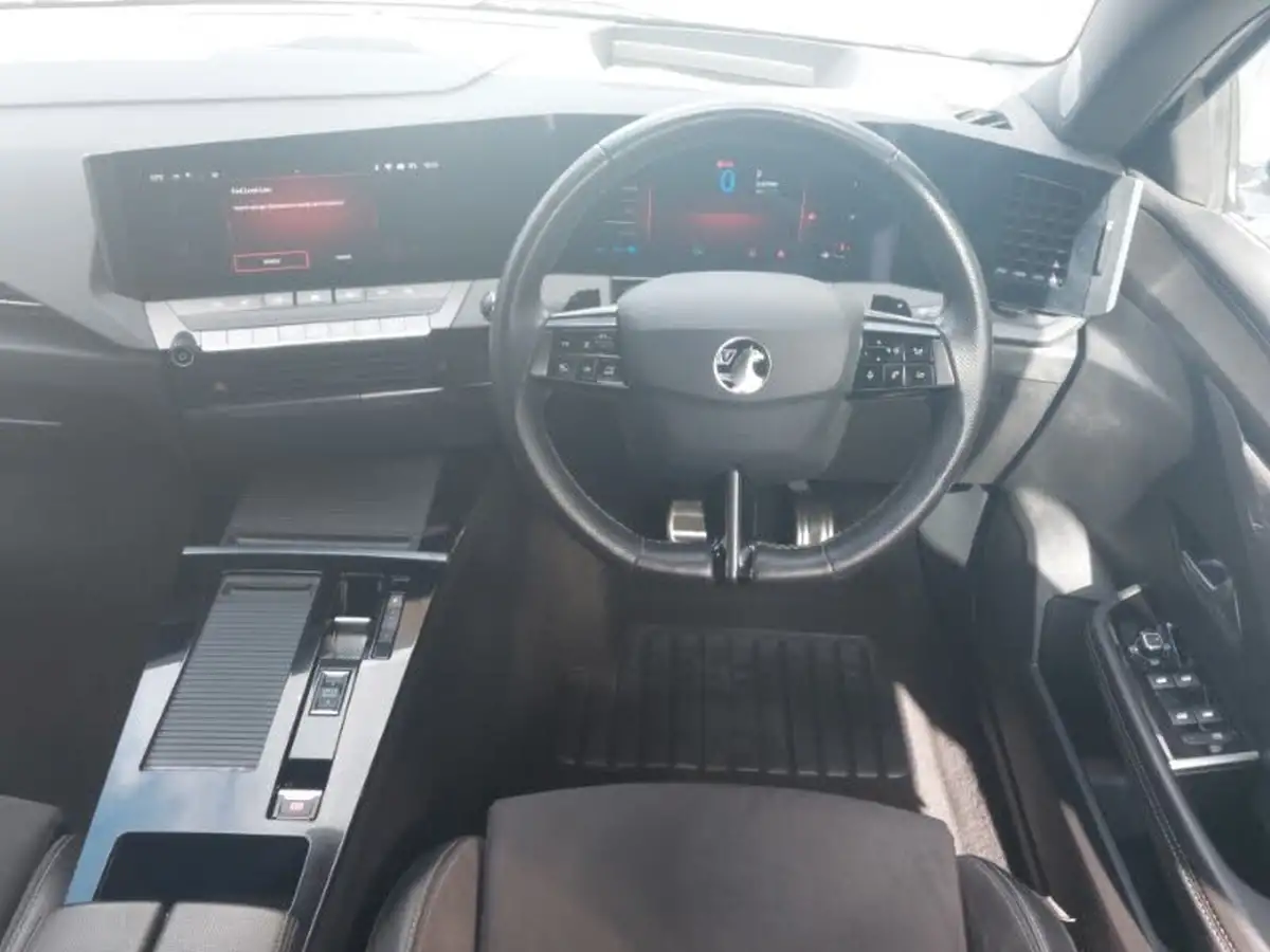 2023-vauxhall-astra-16-gse-180ps-hatchback-big-6