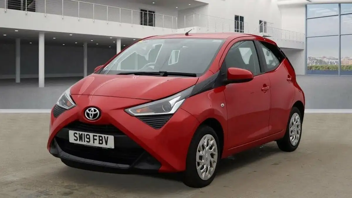 2019-toyota-aygo-10-vvt-i-x-play-big-1