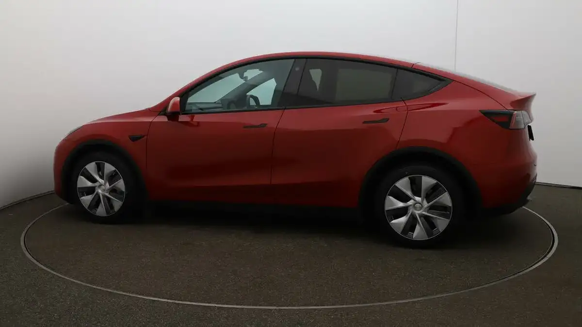 2022-tesla-model-y-e-long-range-big-50