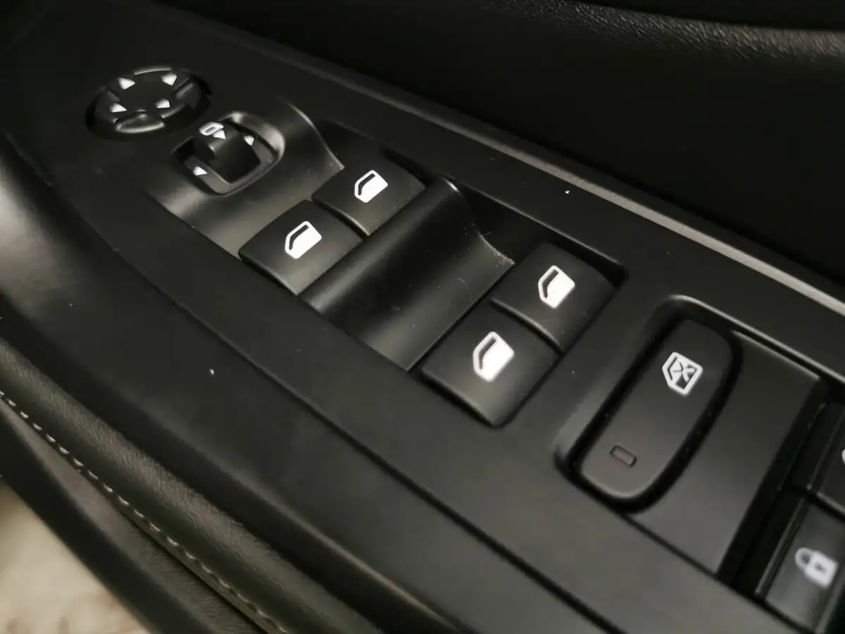 2023-peugeot-308-sw-12-puretech-allure-premium-130ps-big-13