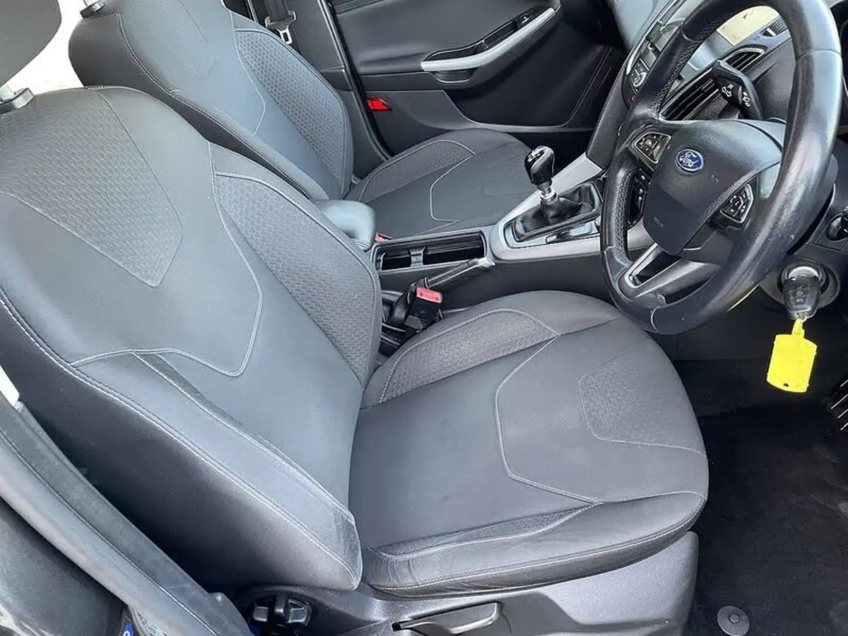 2018-ford-focus-10t-zetec-edition-125ps-hatchback-big-40