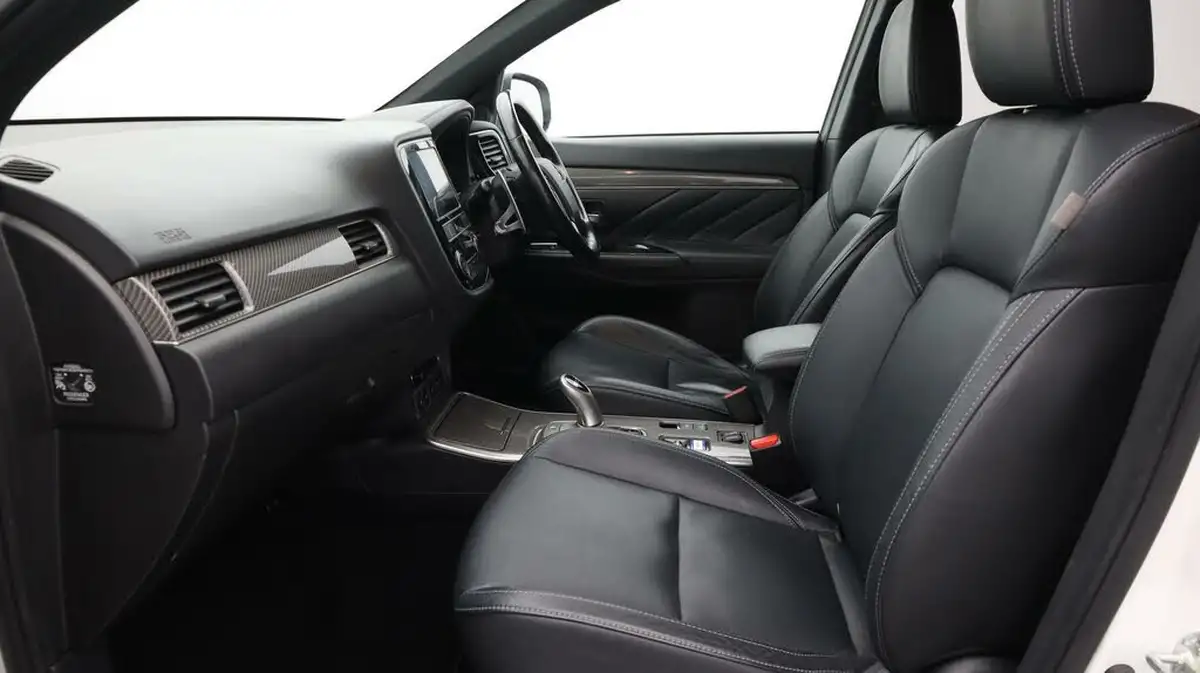 2018-mitsubishi-outlander-24-4h-phev-big-14