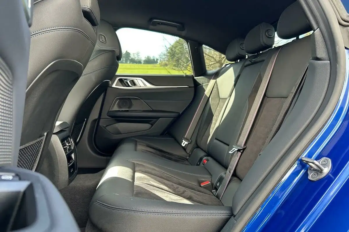 2023-bmw-i4-e-edrive40-m-sport-big-19