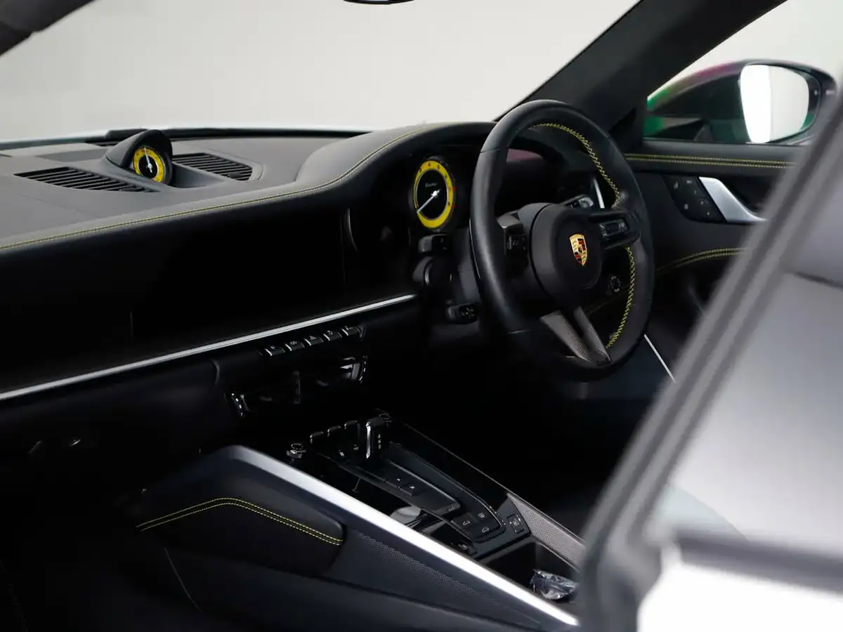 2022-porsche-911-38-turbo-coupe-big-8