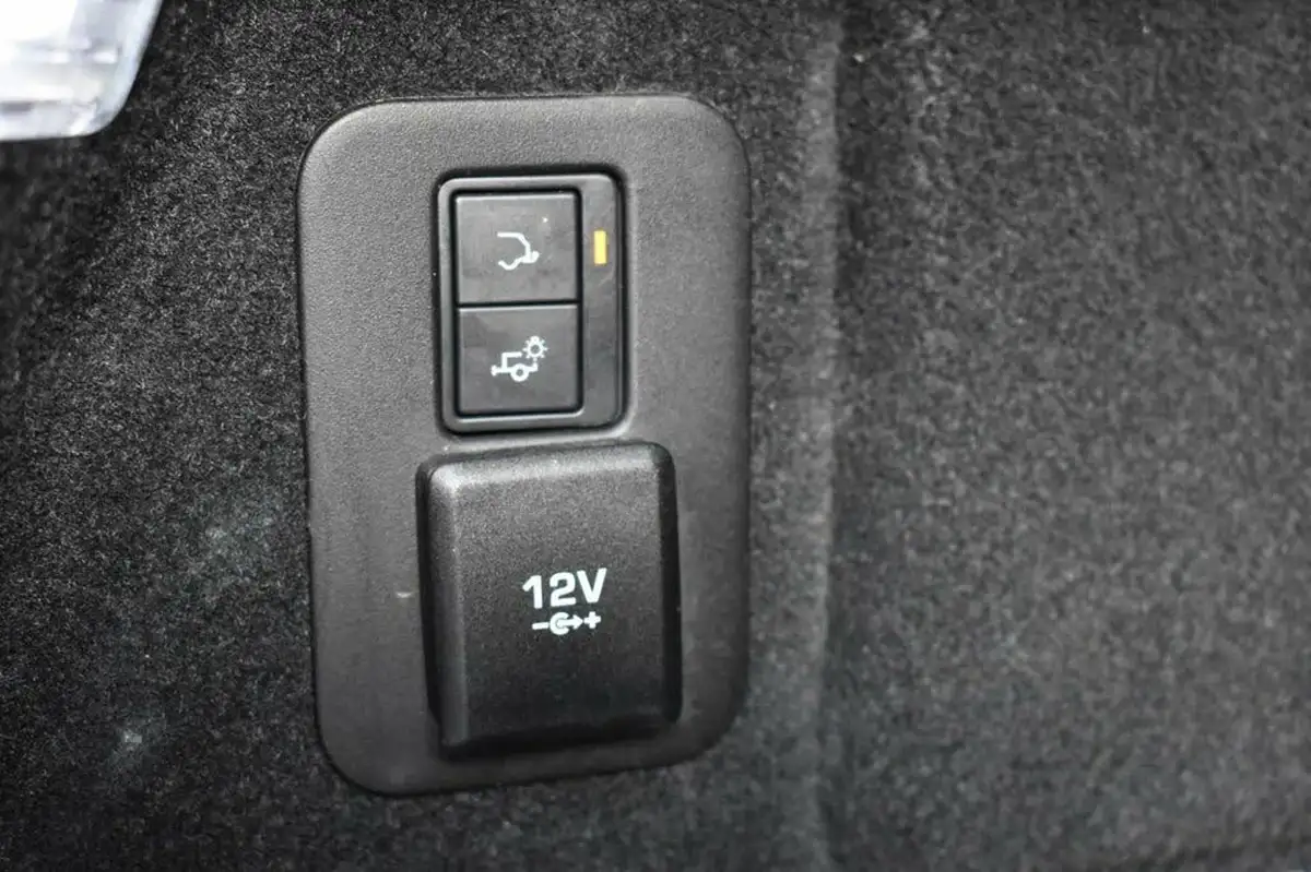 2019-land-rover-range-rover-evoque-20-p300-r-dynamic-hse-big-27