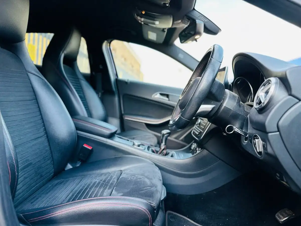 2015-mercedes-benz-gla-class-21d-gla-200d-amg-line-ss-big-36