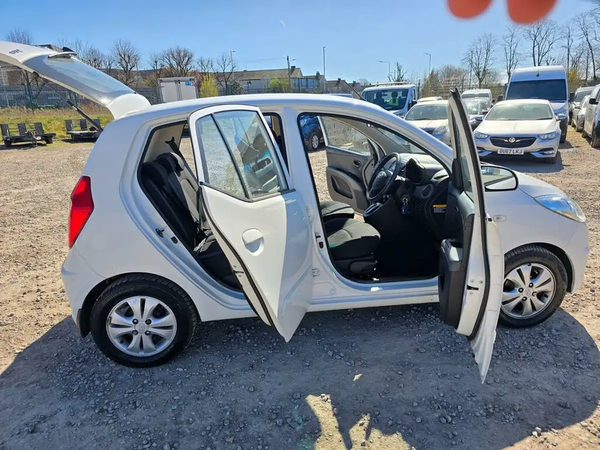 2013-hyundai-i10-12-active-auto-big-15