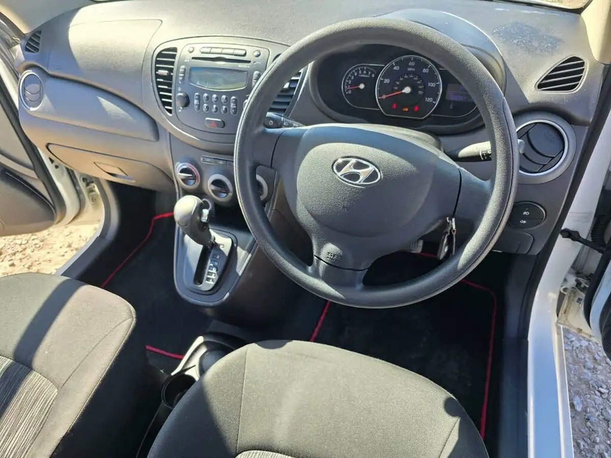 2013-hyundai-i10-12-active-auto-big-38
