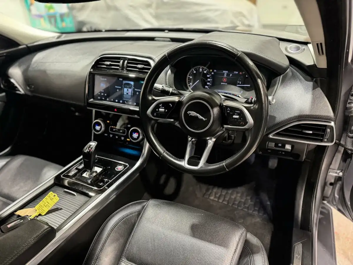 2020-jaguar-xe-20d-s-big-8